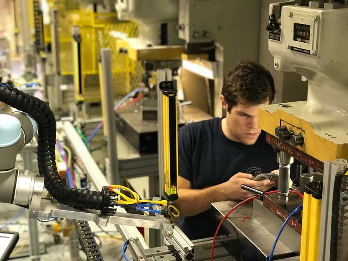 UR-Hirebotics2.jpeg-sb