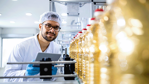 1660317255960 Manoverviewingbottleinspection