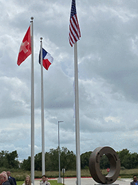 flags-and-statue-hero