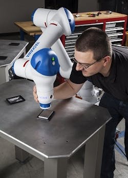 Yaskawa-HC10-hand-guiding-resize Yaskawa-HC10-hand-guiding-resize