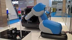 Comau-NJ-60-AURA-handling-the-car-battery-of-a-Maserati-Ghibli-resize Comau-NJ-60-AURA-handling-the-car-battery-of-a-Maserati-Ghibli-resize