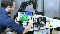 Man-using-Simcenter-software-on-a-tablet-to-analyze-bottle-machine-structure2 Man-using-Simcenter-software-on-a-tablet-to-analyze-bottle-machine-structure2