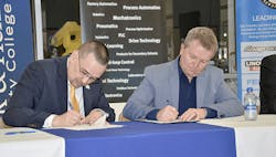 1663606772570 Drhodgesandtonyoransignmou 1663606772570 Drhodgesandtonyoransignmou