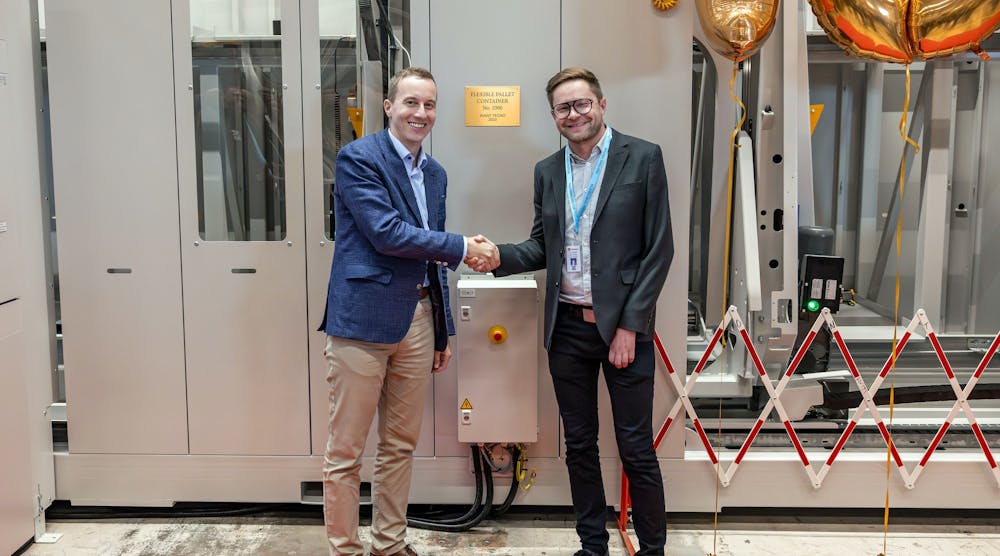 Fastems&rsquo; CEO Mikko Nyman and Avant Tecno&rsquo;s CEO Jani K&auml;kel&auml; celebrate the 1,000th FPC at Fastems&rsquo; production site before shipping and commissioning.