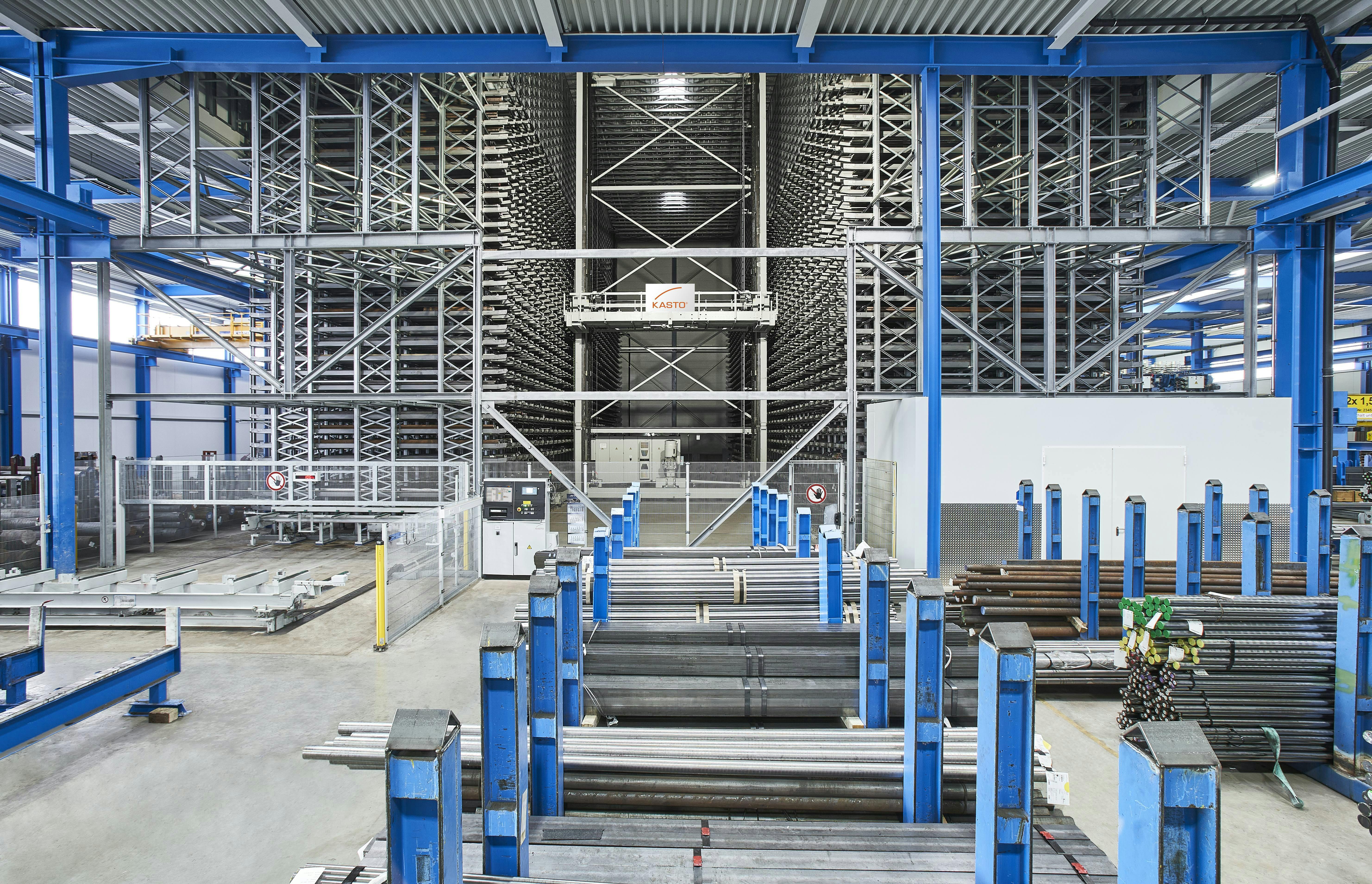 Figure 1: Steel distributor Hagelauer Dewald relies on an automated high-bay storage system from Kasto.