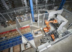 Figure 5: The pallet rotation unit provides the robot with a load carrier that precisely fits the material to be sorted. Figure 5: The pallet rotation unit provides the robot with a load carrier that precisely fits the material to be sorted.