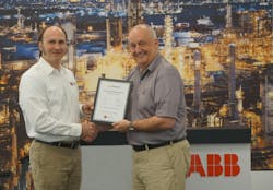 Sean Vincent, FCG director of technology programs, and Dr. Peter Bradley, ABB sales director Americas for instrumentation, during the certificate handover ceremony at ABB’s US facility in Houston/Texas Sean Vincent, FCG director of technology programs, and Dr. Peter Bradley, ABB sales director Americas for instrumentation, during the certificate handover ceremony at ABB’s US facility in Houston/Texas