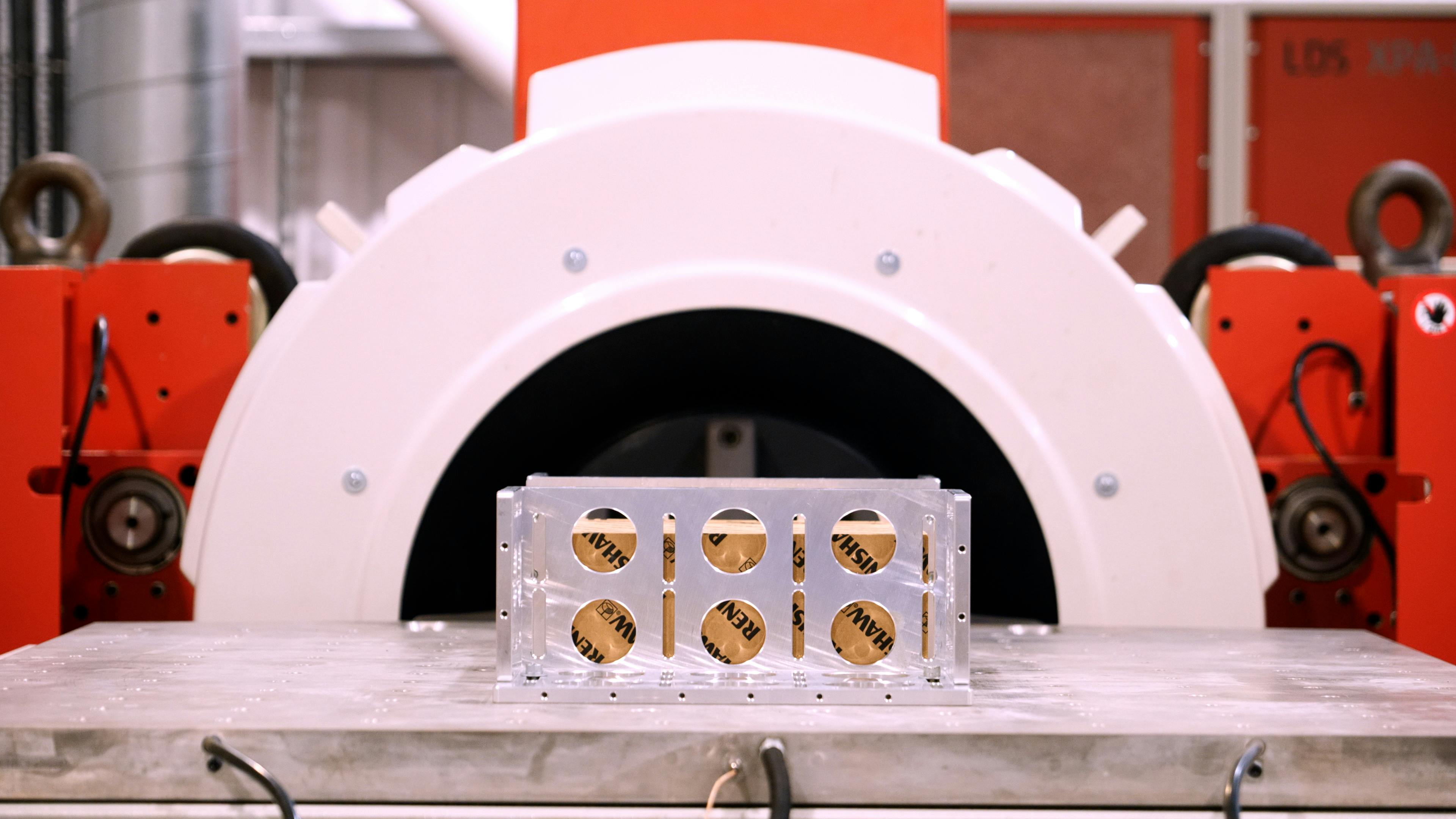 Renishaw tests products for their ability to withstand negative and positive pressure environments. This is particularly important for sealed product packaging that might be transported inside aircraft cargo holds with large pressure differentials at high altitude.