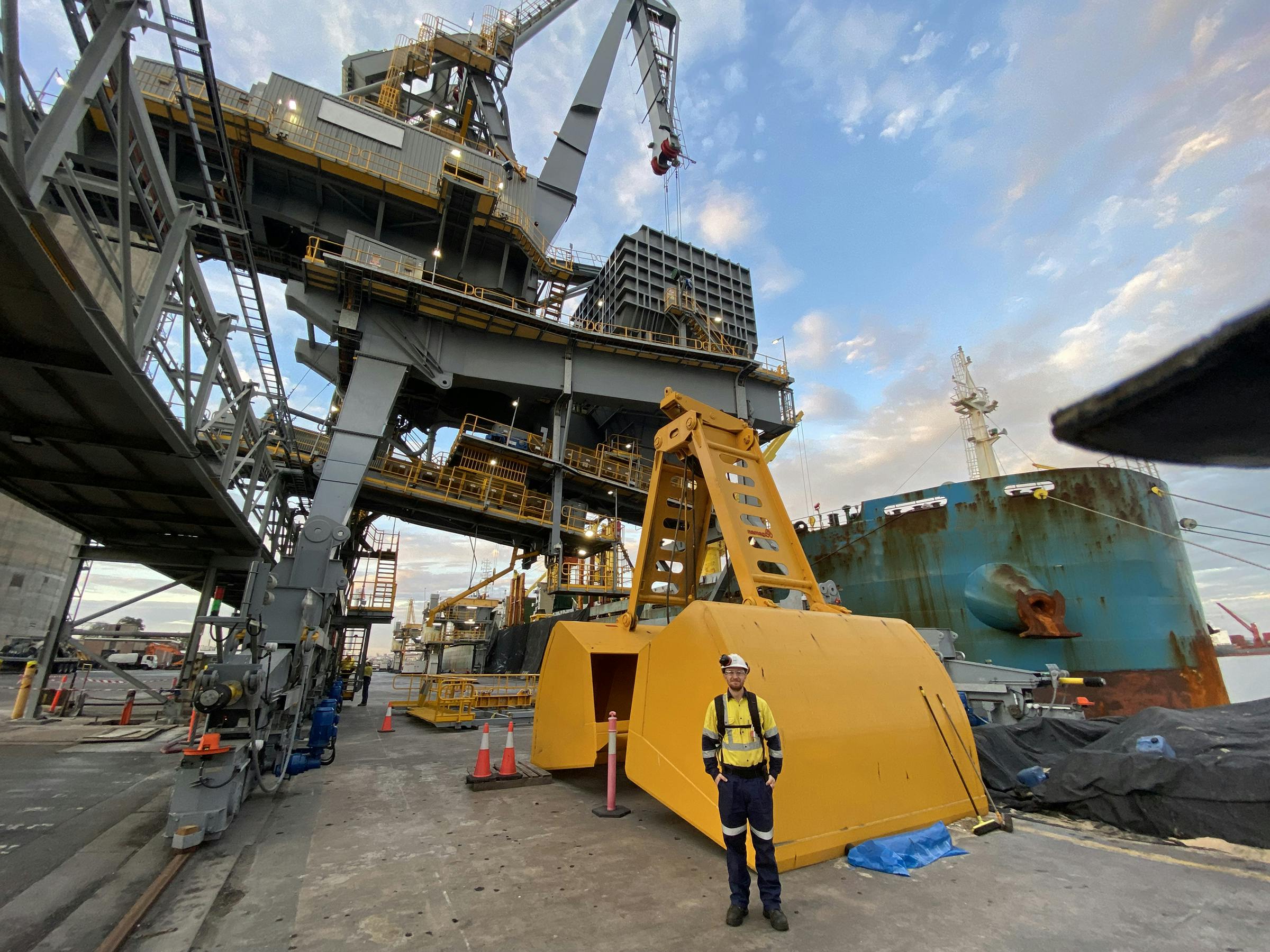 Bucket to man scale from Motion Industries