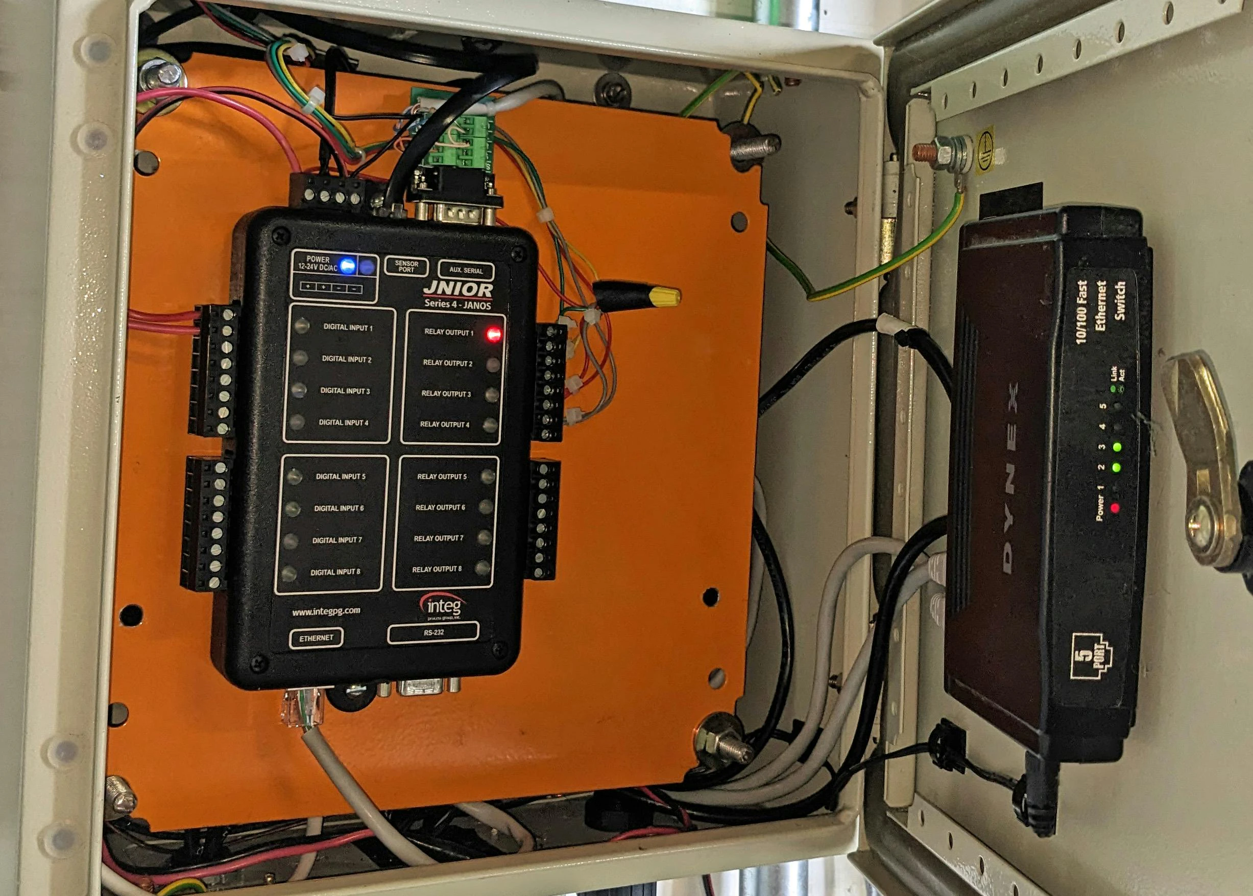 The Integ JNIOR is a compact and flexible device with onboard I/O, networking, a webserver and a Java virtual machine, providing a right-sized platform for deploying all-in-one edge computing and connectivity.