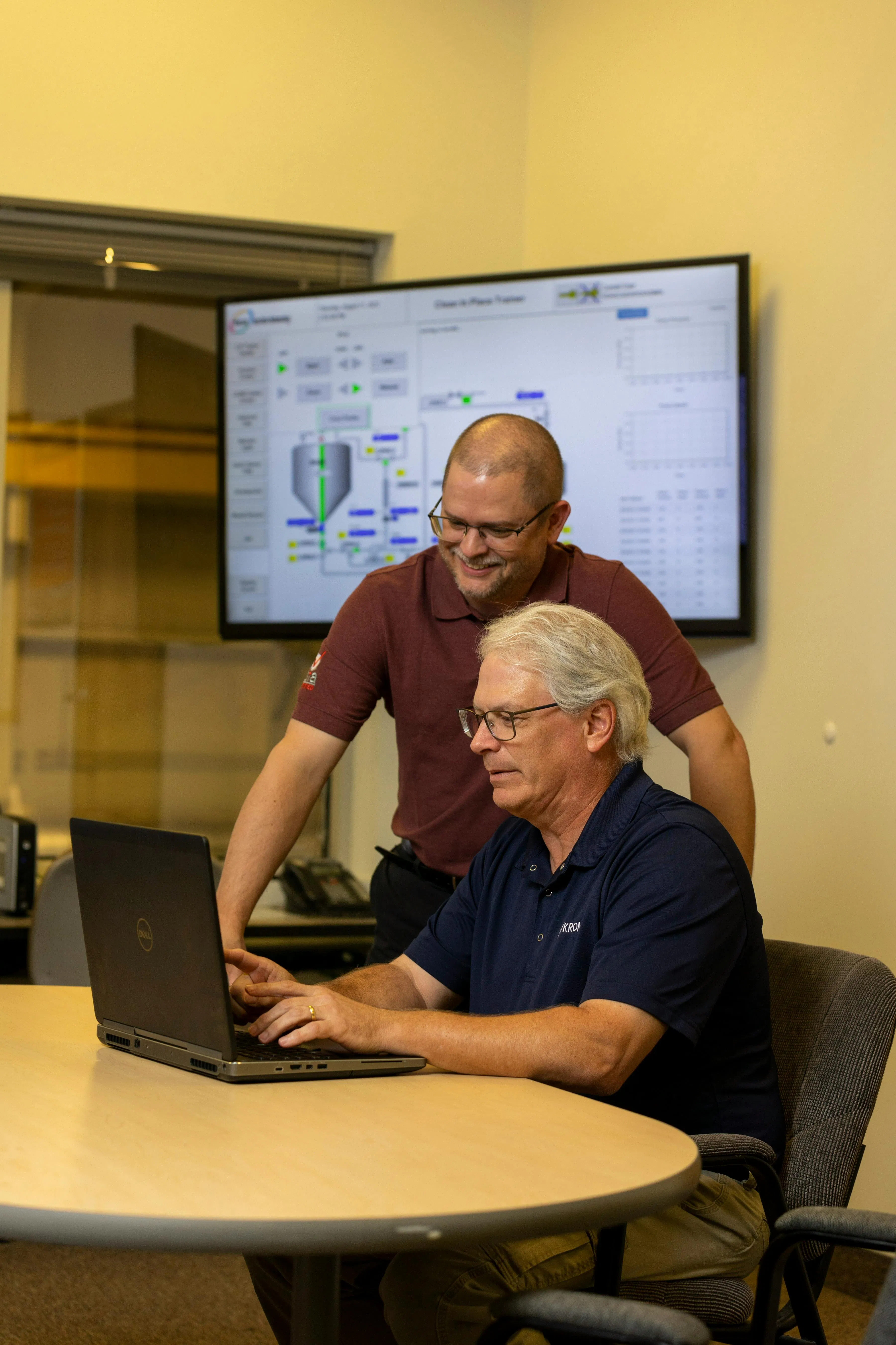 Figure 2: Jason Chludzinski (standing), IT manager, and Mark Silka, MES product lead/plant digitalization, Process and Data Automation (PDA), a CSIA-certified member of the Control System Integrators Association (CSIA).